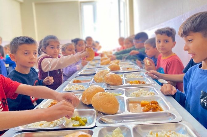 Şırnak’ta Öğrencilere Ücretsiz Yemek Dağıtımı