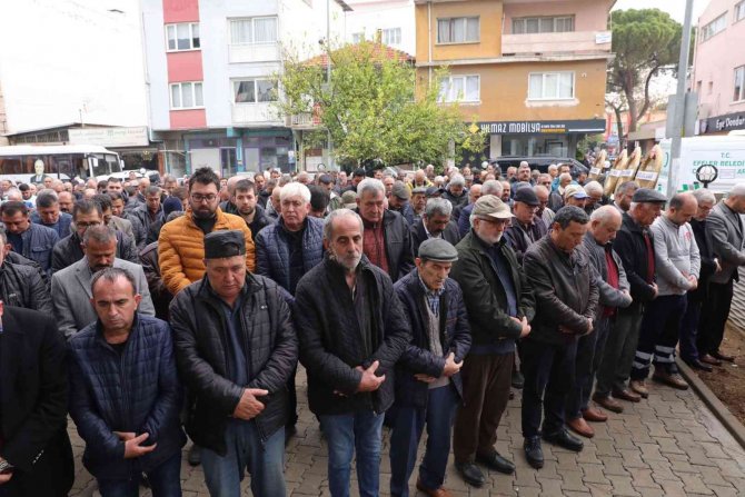 Hayatını Kaybeden Umurlu Eski Belediye Başkanı Vardar, Toprağa Verildi