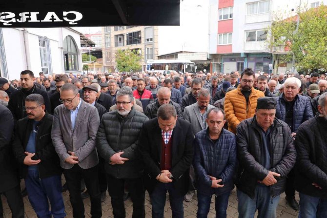 Hayatını Kaybeden Umurlu Eski Belediye Başkanı Vardar, Toprağa Verildi
