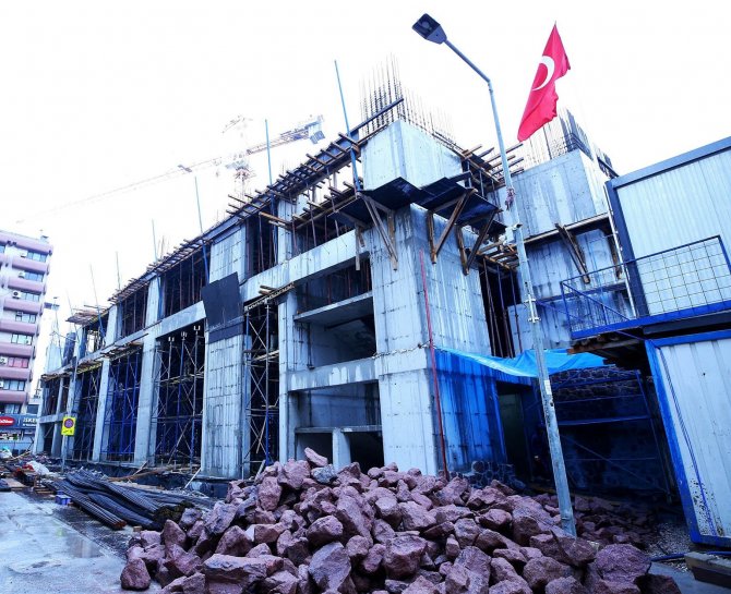 Vali Köşger: "İ̇zmir İ̇ktisat Kongre Binası 17 Şubat’a Yetişecek"