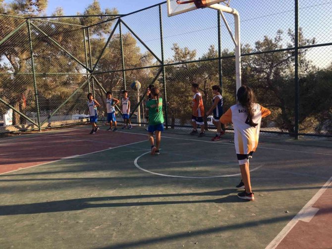 Seferihisar’da Yakılan Spor Salonu Yıkılıyor: Sporcular Mağdur Oldu