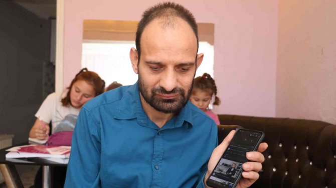 Görme Engelli Babalarının Karanlık Dünyasına Işık Oldular