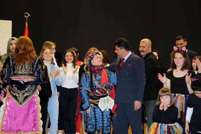 Adü’de ’Engelsiz Dans Gösterisi’ Programı Düzenlendi
