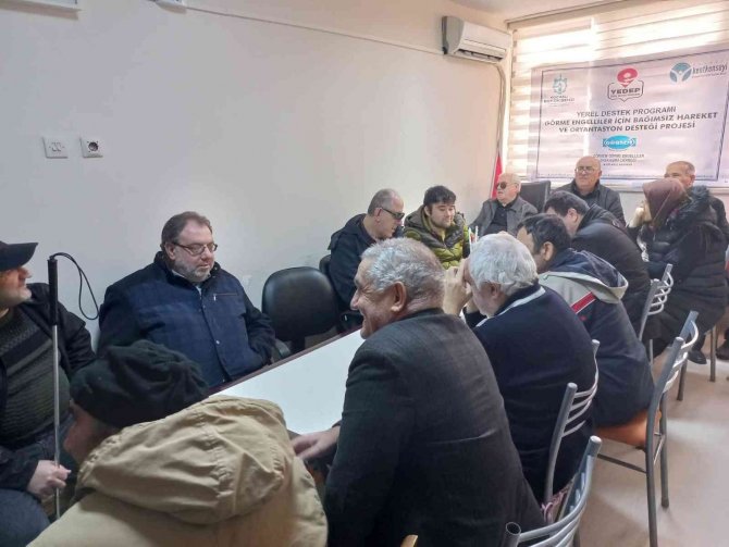 Görme Engelli Vatandaşlar Tek Başına Oy Kullanmak İstiyor