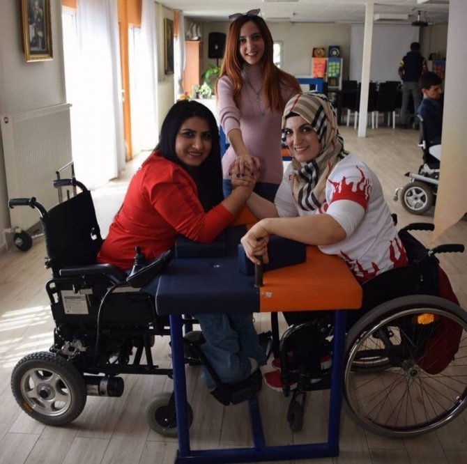 Dramdan Doğan Başarı Engelli Sporcu Elif Çelik: "Müdür Okula Kabul Etmemişti, Şimdi Türkiye Birinciliğim Var”