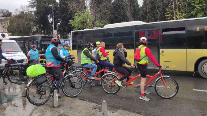 “Barikatsız Bir Dünya” İçin 15 Kilometre Pedal Çevirdiler