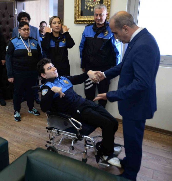 Şehit Polisin Engelli Oğlu Bir Günlüğüne Polis Oldu
