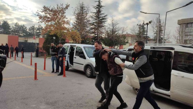 Yakınları Cinayet Zanlılarını Bakın Nasıl ‘Teskin’ Etti