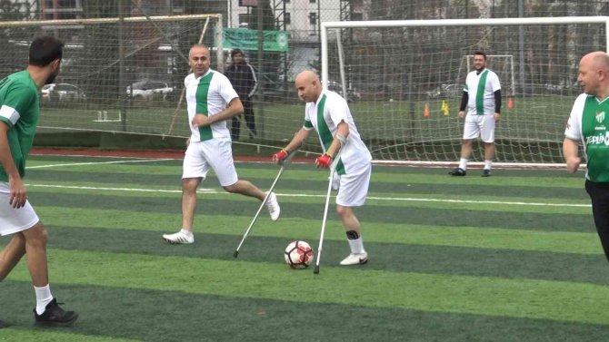 Bursa’da Ampute Futbol Maçında ‘Dostluk’ Kazandı