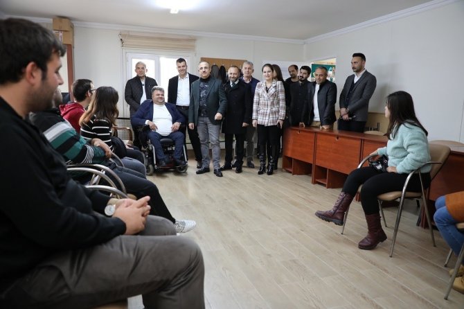 Ak Parti İ̇l Başkanı Sürekli, Engellilerle Buluştu