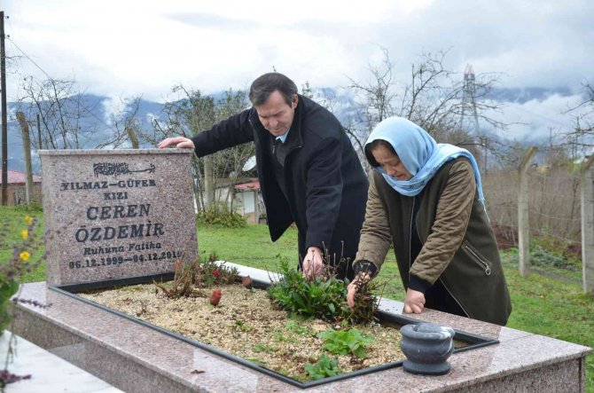 Ceren Özdemir Mezarı Başında Anıldı