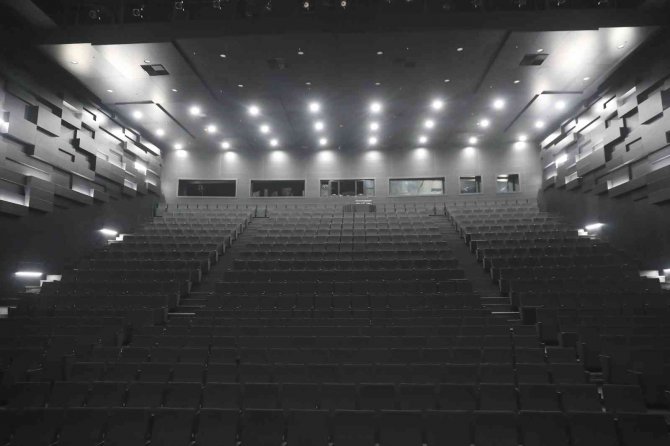 Antalya Şehir Tiyatrosu’nda 830 Kişilik İki Yeni Tiyatro Sahnesi