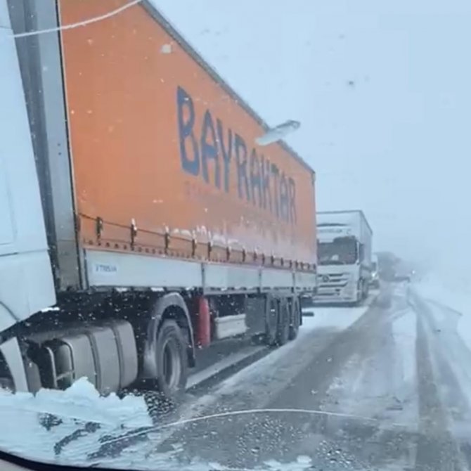 Ardahan’da Ulaşıma Kar Engeli
