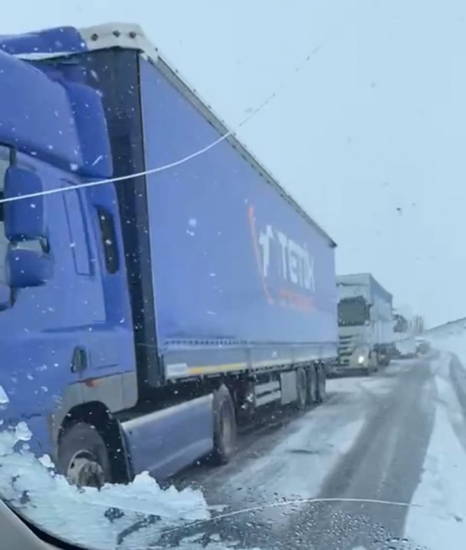 Ardahan’da Ulaşıma Kar Engeli