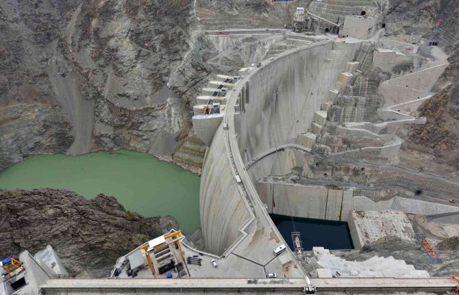 Yusufeli Barajı’nda Su Seviyesi Yükselmeye Devam Ediyor