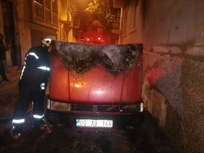 Park Halindeki Araç Küle Döndü