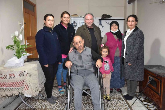 Germencik Belediyesi’nden Engelli Vatandaşa Tekerlekli Sandalye Hediyesi
