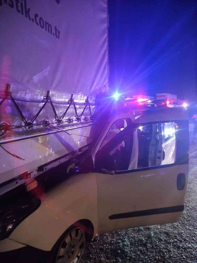Batman’da Otomobil Tıra Arkadan Çarptı: 1 Ölü, 5 Yaralı