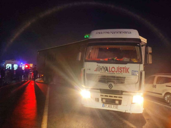 Batman’da Otomobil Tıra Arkadan Çarptı: 1 Ölü, 5 Yaralı