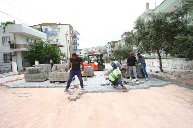 Bayraklı’da Yol Yenileme Çalışmaları Aralıksız Sürüyor
