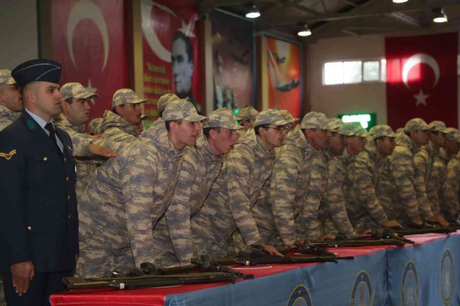 Askerlerin Yemin Törenine Katıldı