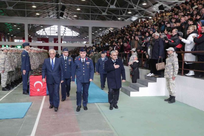Askerlerin Yemin Törenine Katıldı