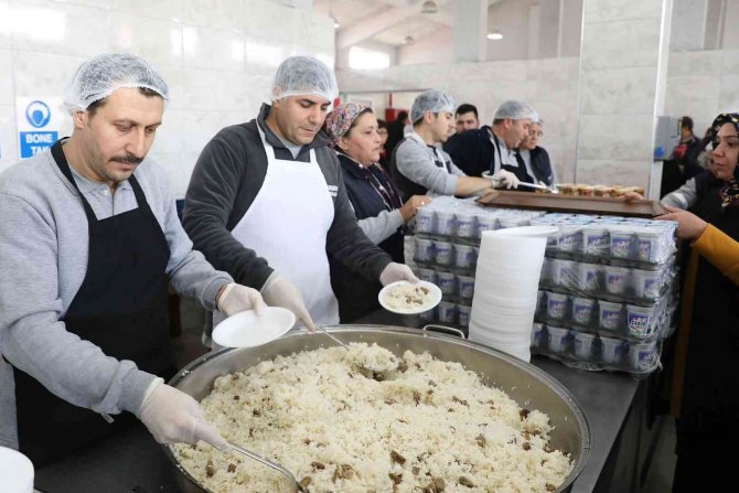 Bergama’ya 5 Yıldızlı Otel Mutfağı Konforunda Aşevi