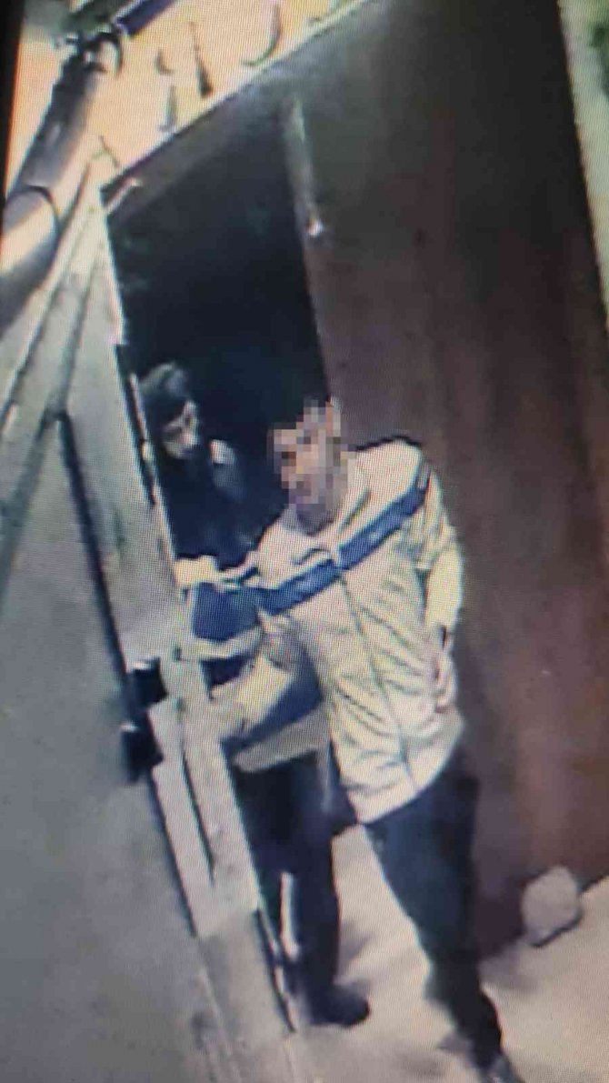 Beyoğlu’nda Lüks Restoranlardan Binlerce Liralık Sipariş Verip Parasını Ödemeden Kaçan Dolandırıcılar Kıskıvrak Yakalandı