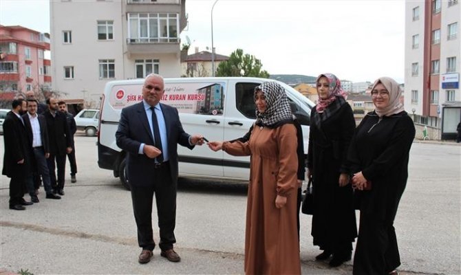 Yaptıkları Bağışlarla Hafızlık Kurslarına Hizmet Aracı Hediye Ettiler