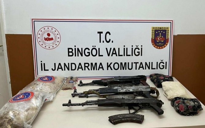 Bingöl’de 3 Kalaşnikof Ve Patlayıcı Madde Ele Geçirildi