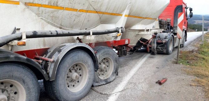 Bolu’da Minibüs İle Tır Çarpıştı: 2 Yaralı