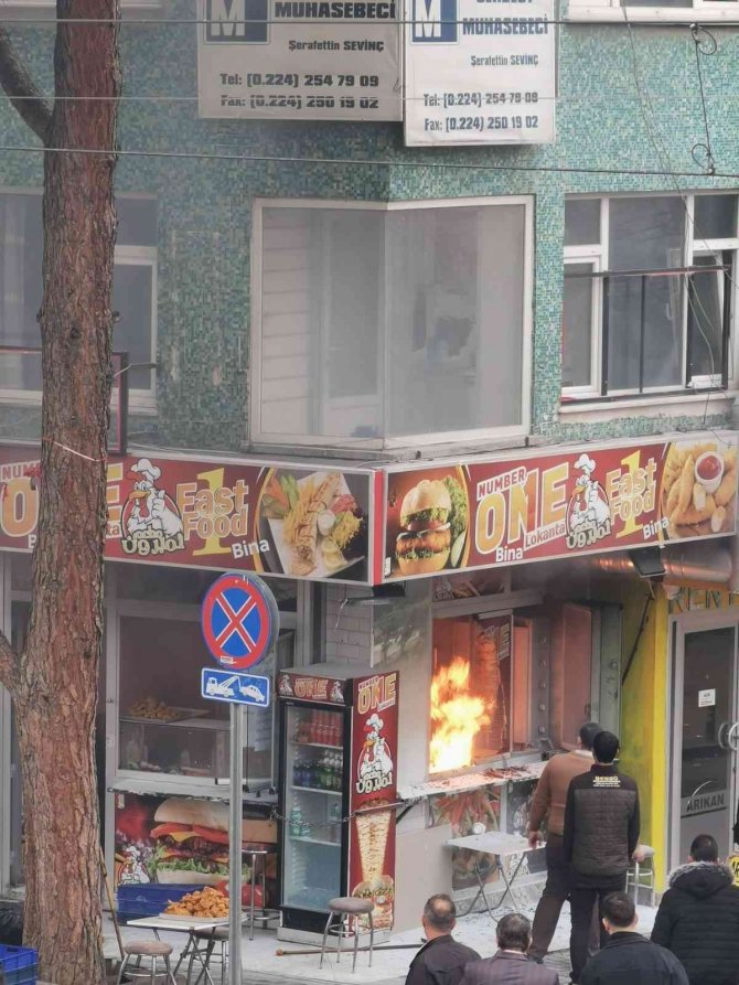 Bursa’da Seyir Halindeki Motosiklet Alev Topuna Döndü