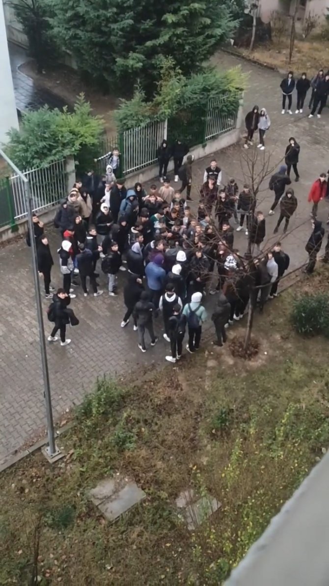 Bursa’da Liseli Gençlerin Tartışma Anları Kameralarda