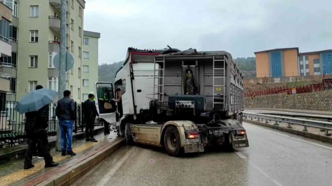 Bursa’da Tır Kazası Kamerada