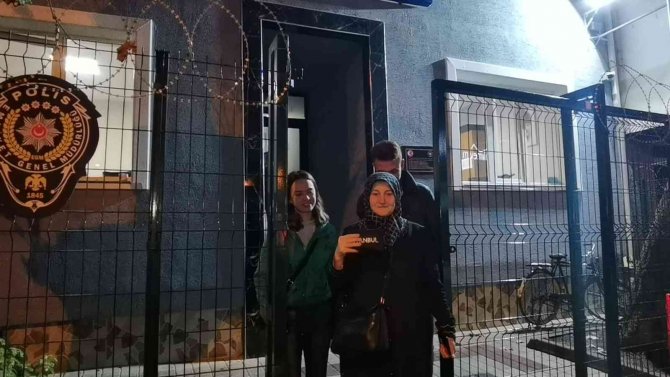 "İ̇nsanlık Ölmemiş" Dedirten Hareket...