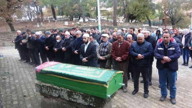 11 Günlük Yaşam Savaşını Kaybeden Kadın Toprağa Verildi