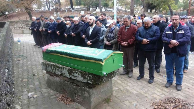 11 Günlük Yaşam Savaşını Kaybeden Kadın Toprağa Verildi