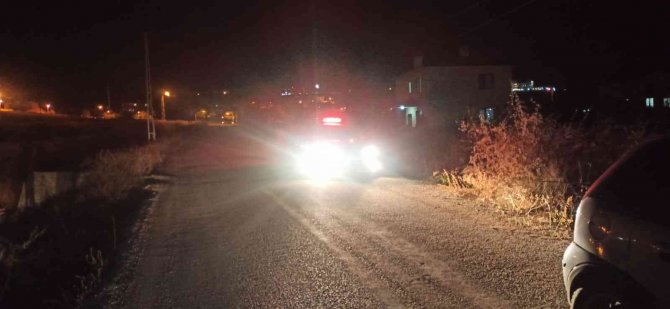 Park Halindeki Araca Çarpan Sürücü Yaralandı