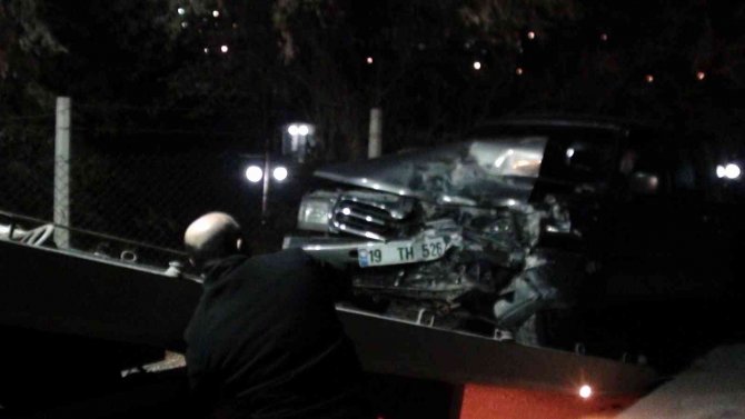 Park Halindeki Araca Çarpan Sürücü Yaralandı