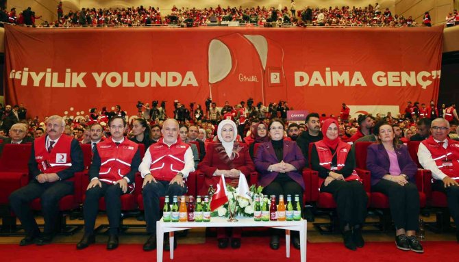 Emine Erdoğan: “Gönüllülük Kültürünü Yaşatırsak, Dünya Sevgiyle Çepeçevre Kuşanır”