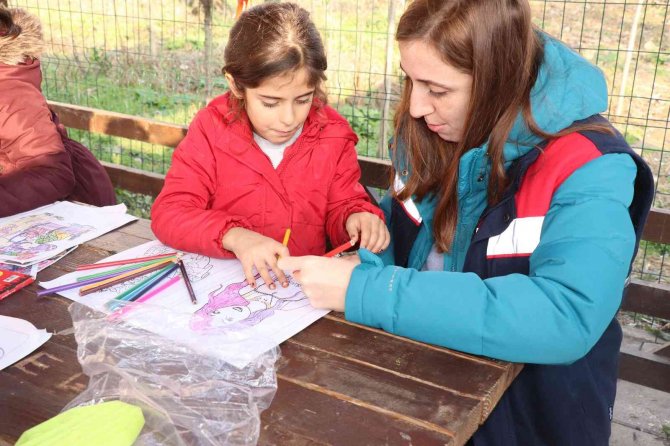 Depremzedelere Psikososyal Destek Sağlıyorlar
