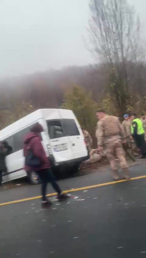 Jandarma Ekiplerini Taşıyan Minibüs Kaza Yaptı