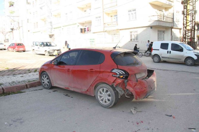 Elazığ’da Zincirleme Trafik Kazası: 1 Yaralı