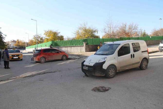 Elazığ’da Zincirleme Trafik Kazası: 1 Yaralı