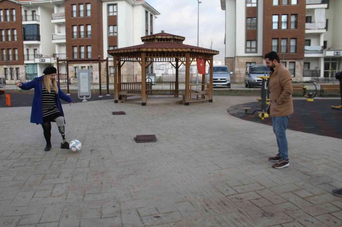 Sol Bacağı Olmadan Dünyaya Geldi, Engelin Engel Olmadığını Kanıtladı