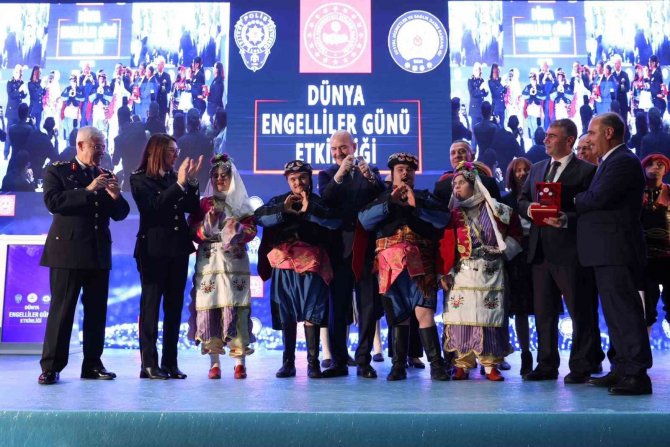 Bakan Soylu: “Sevgi Bütün Engelleri Aşar”