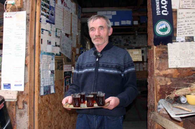 Yolda Kalanların Umudu 24 Saat Kapısı Açık Bulunan Ahşap Kulübe