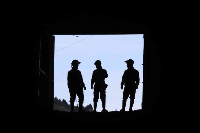 Gümüşhane’de 3 Kardeş Yer Altında Ekmek Kavgası Veriyor