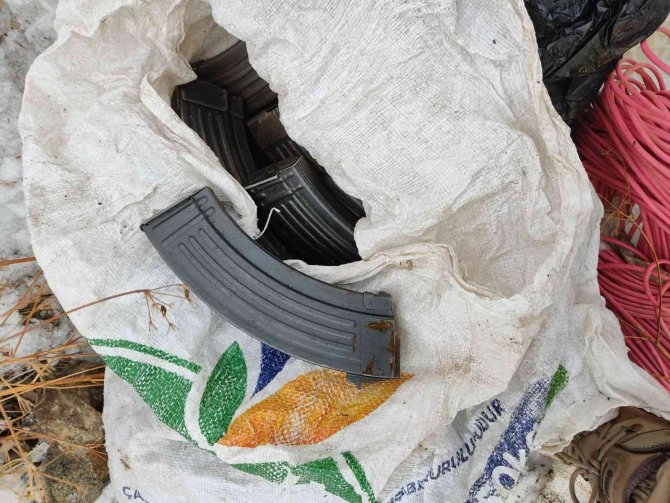 Pkk Terör Örgütünün Toprağa Gömülü Mühimmatları İmha Edildi