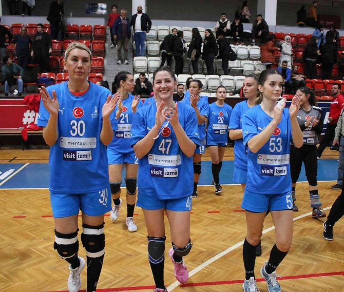 İ̇zmir Büyükşehir Belediyesi Hentbolda Tur Kapısını Araladı